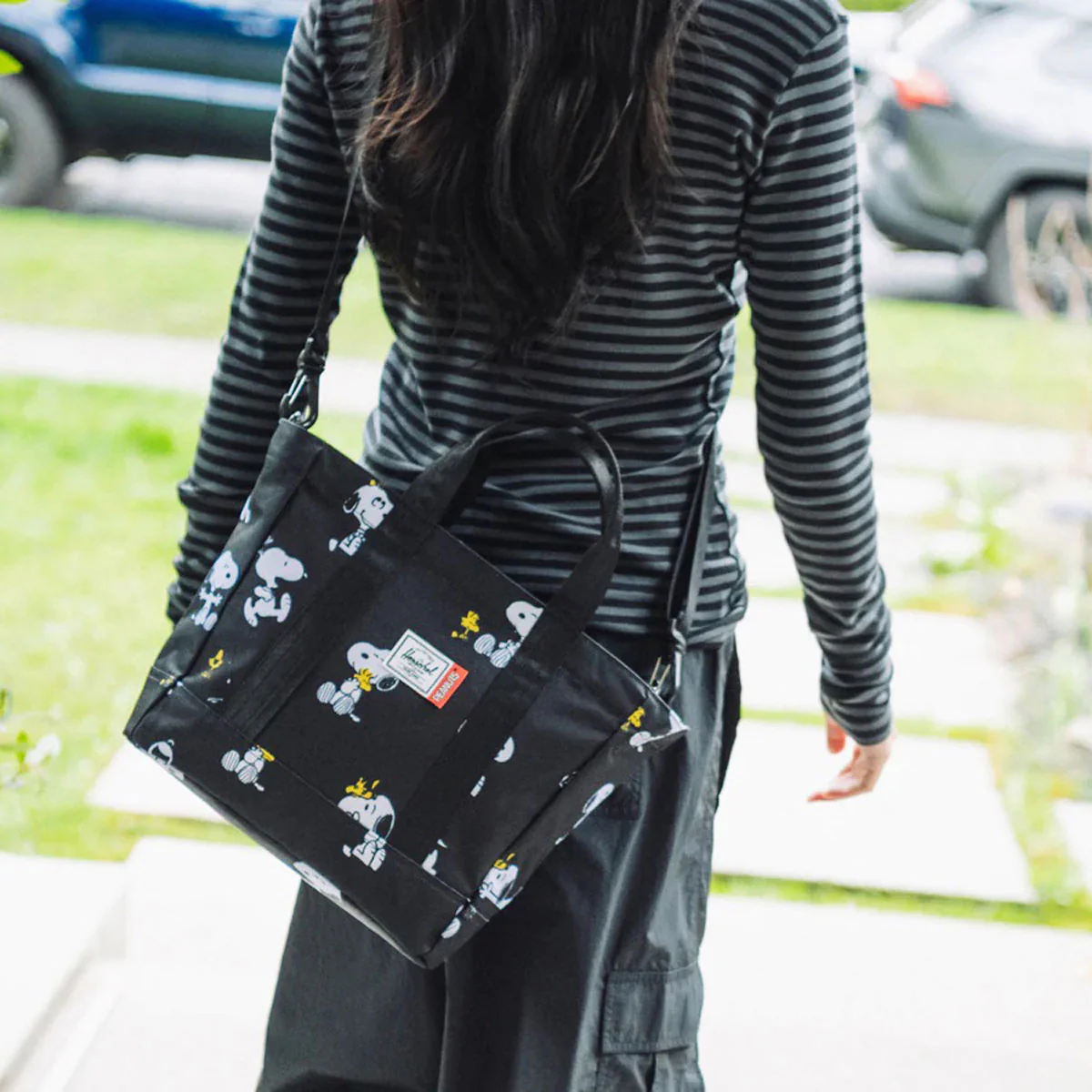 Herschel Supply x Peanuts Heritage Small Tote Bag - Snoopy And Woodstock Black - Image 4